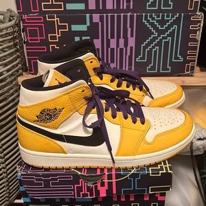 Air Jordan 1 Mid “Lakers”  size 10.5